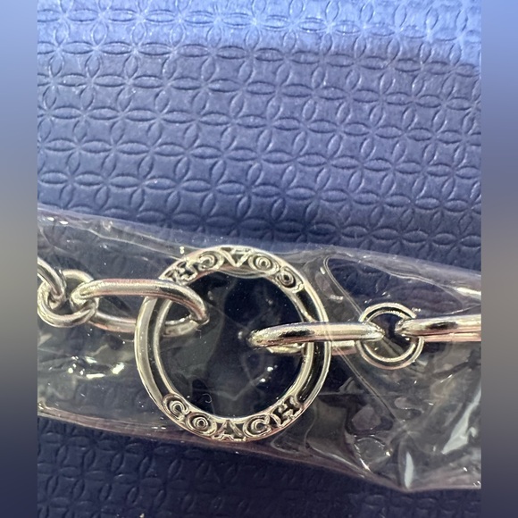 COACH - Signature Logo Open Link Bracelet - Picture 4 of 8